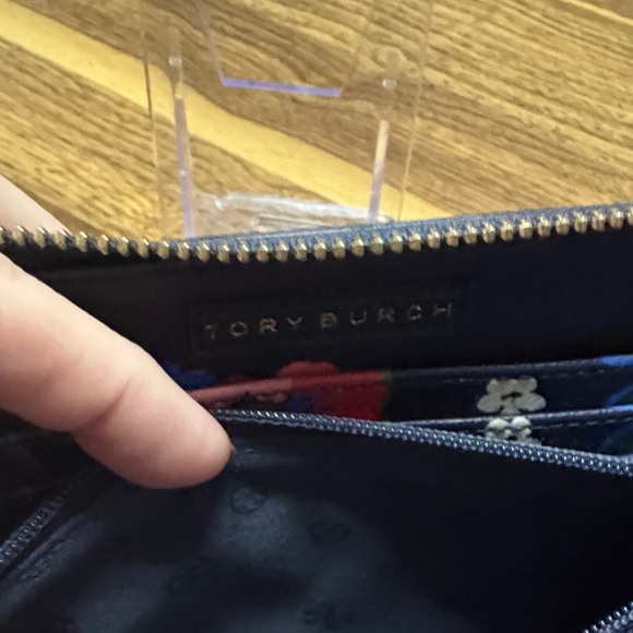 Tory Burch Dark Blue Floral Zip Wallet - Picture 5 of 8